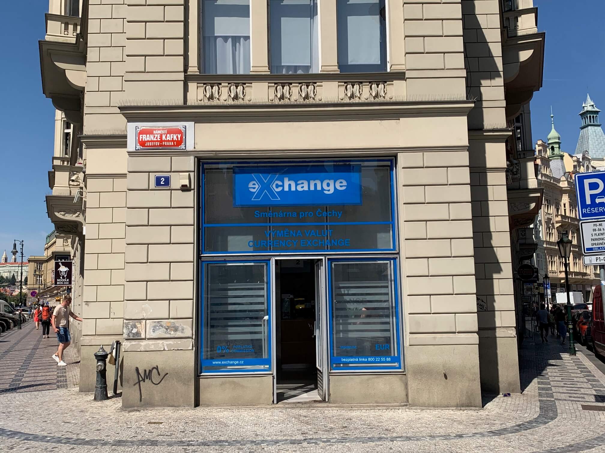 חלפן כספים מומלץ על יד מסעדה בסגנון כשר ברובע היהודי בפראג